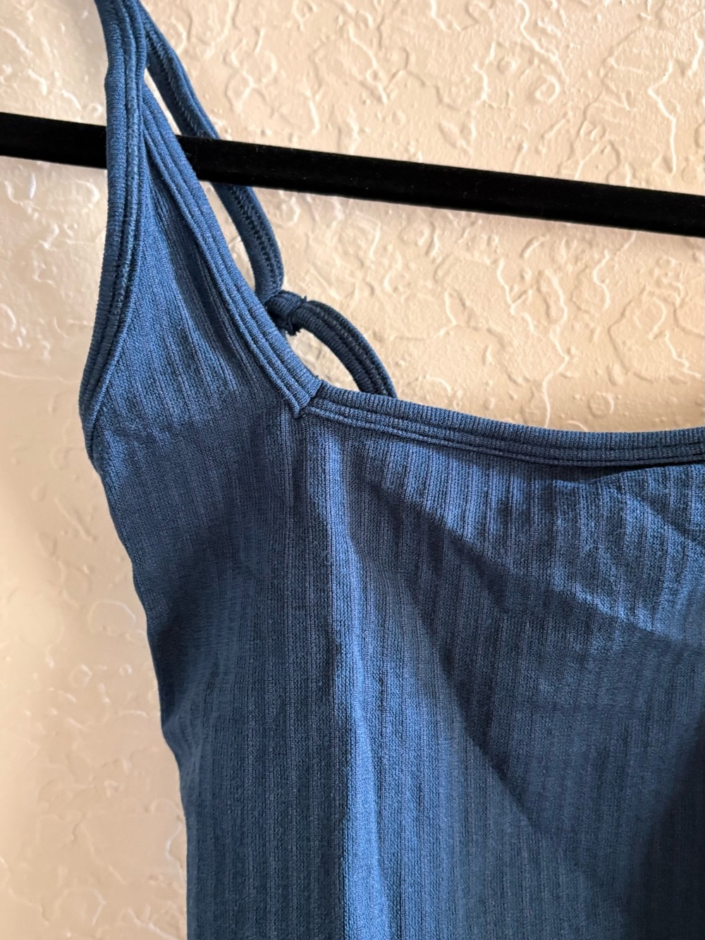 Good American Navy Ribbed Cropped Tank - Picture 4 of 6